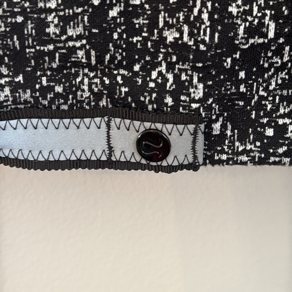 Lululemon Vinyasa Wrap - Picture 4 of 5